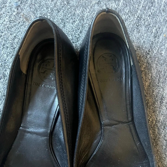 Tory Burch Black Reva Flats, size 8 - Picture 3 of 6